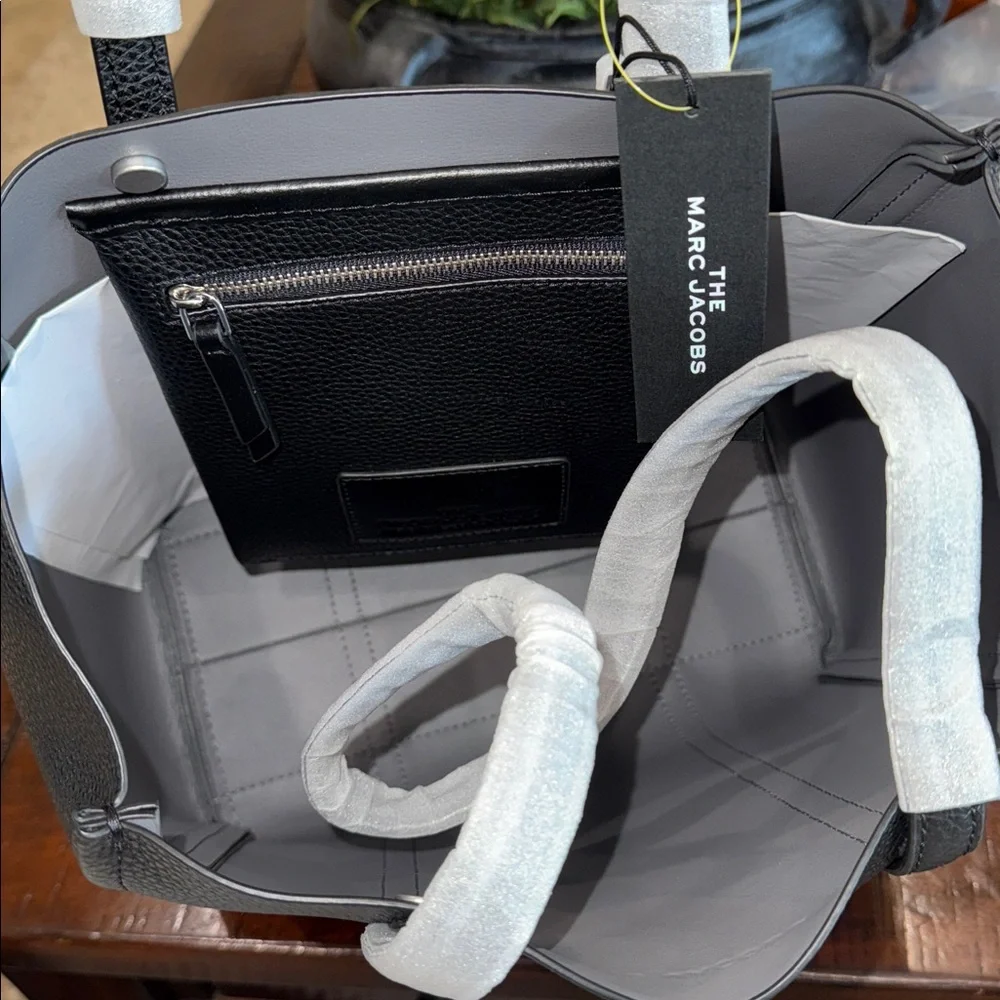 Marc Jacobs Black Tote Bag - Picture 7 of 7